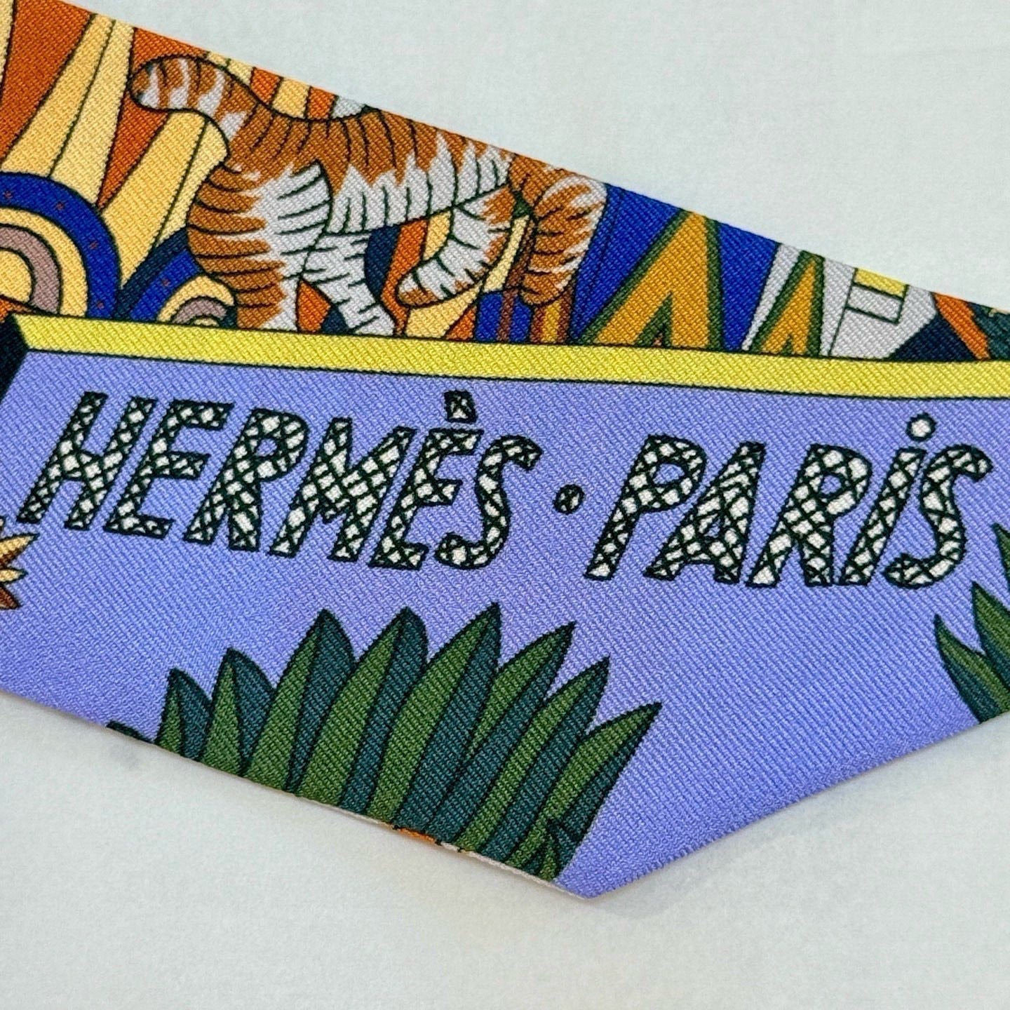 HERMES HERMES 25S NECKERCHIEF 86 IN SILK 989359