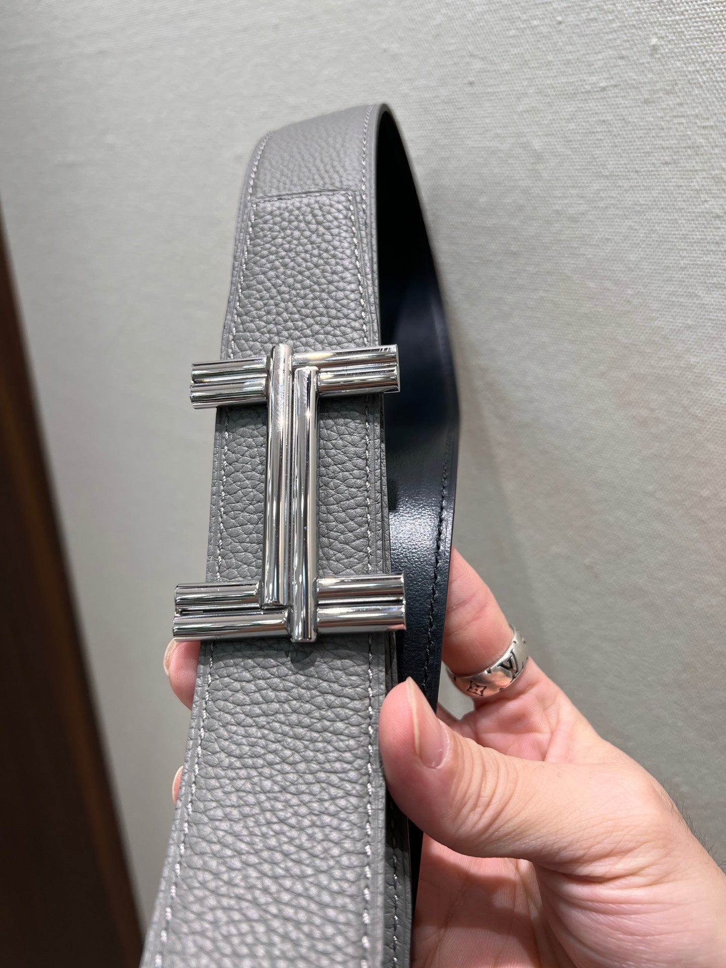 HERMES TRAVERSE BELT BUCKLE & REVERSIBLE GRAY AND BLACK LEATHER STRAP 38 MM SILVER HARDWARE