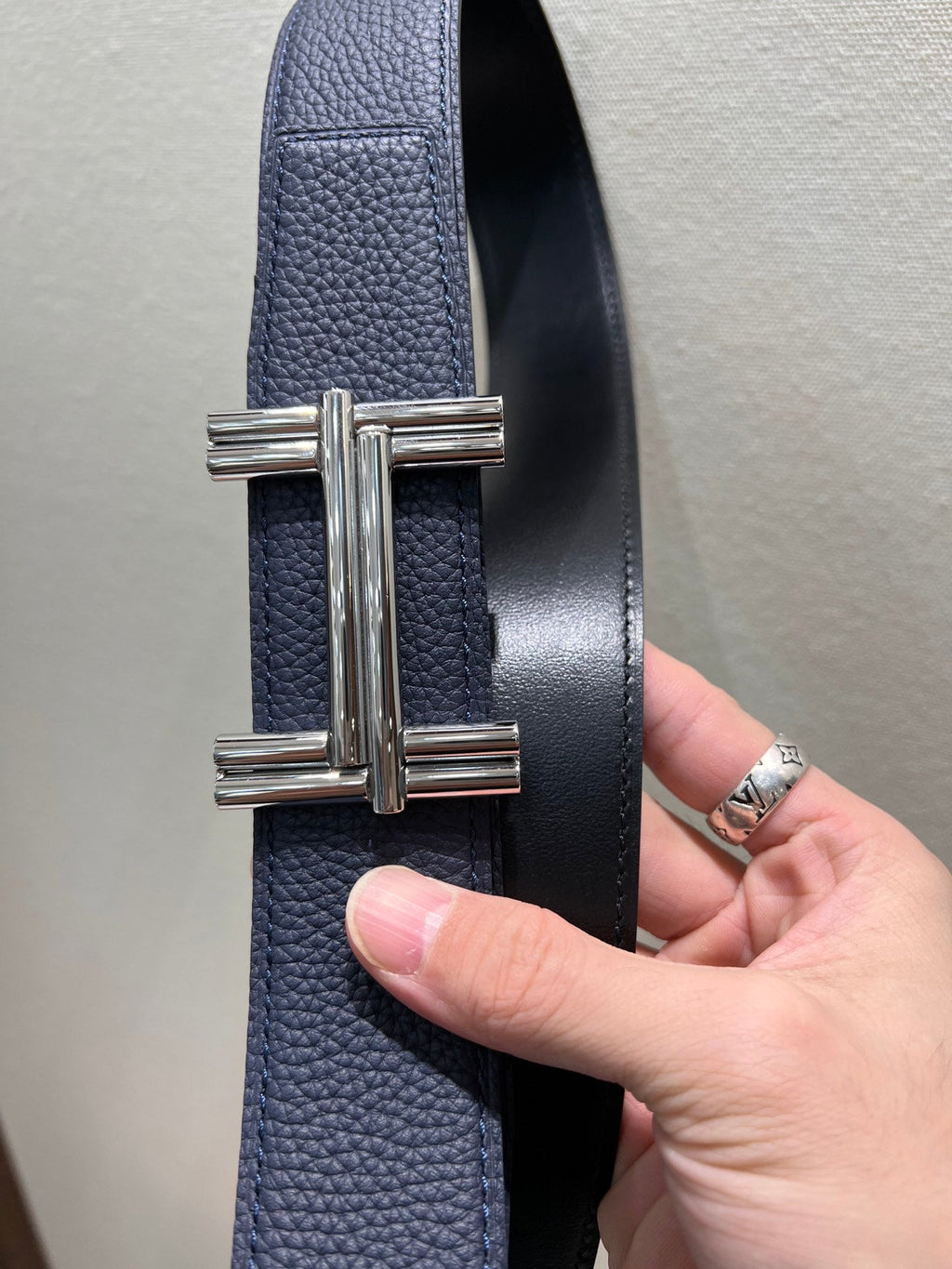 HERMES TRAVERSE BELT BUCKLE & REVERSIBLE NAVY BLUE LEATHER STRAP 38 MM SILVER HARDWARE