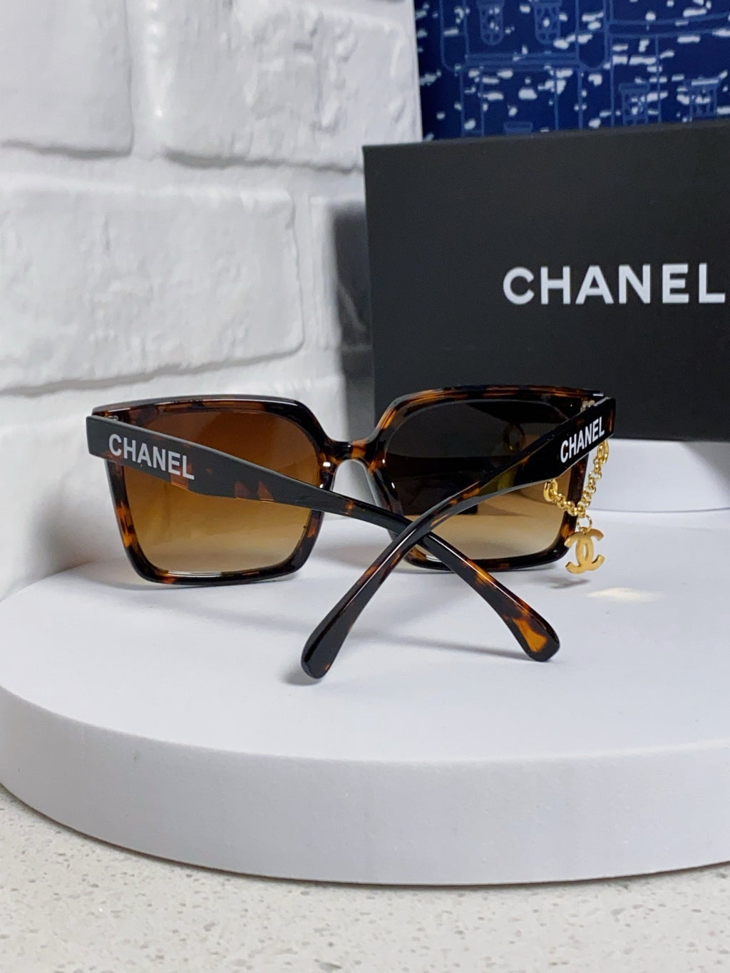 CHANEL SQUARE SUNGLASSES 641809 IN HAVANA ACETATE GOLD CHAIN