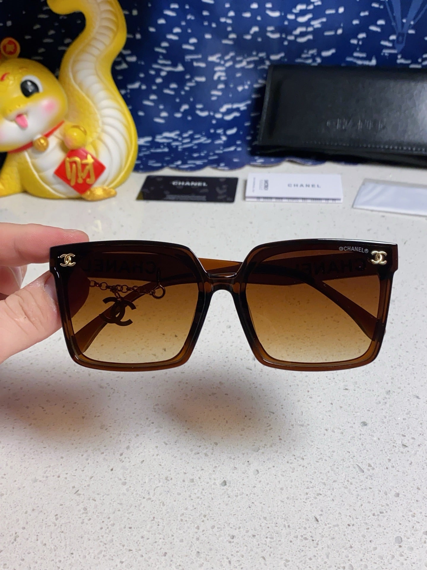 CHANEL SQUARE SUNGLASSES 641810 IN BROWN ACETATE GOLD CHAIN