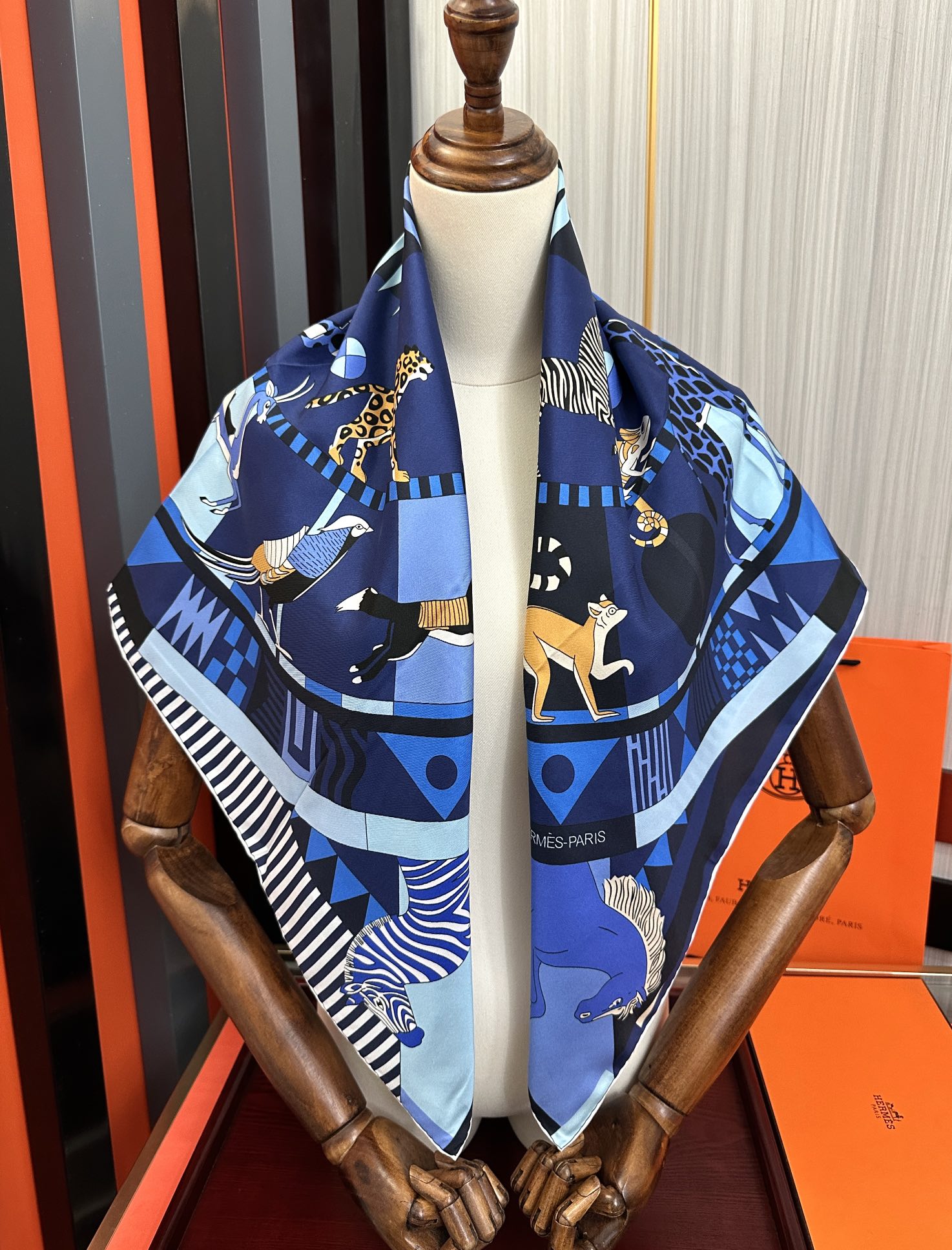 HERMES HERMES 25S SCARF 90 IN SILK 007