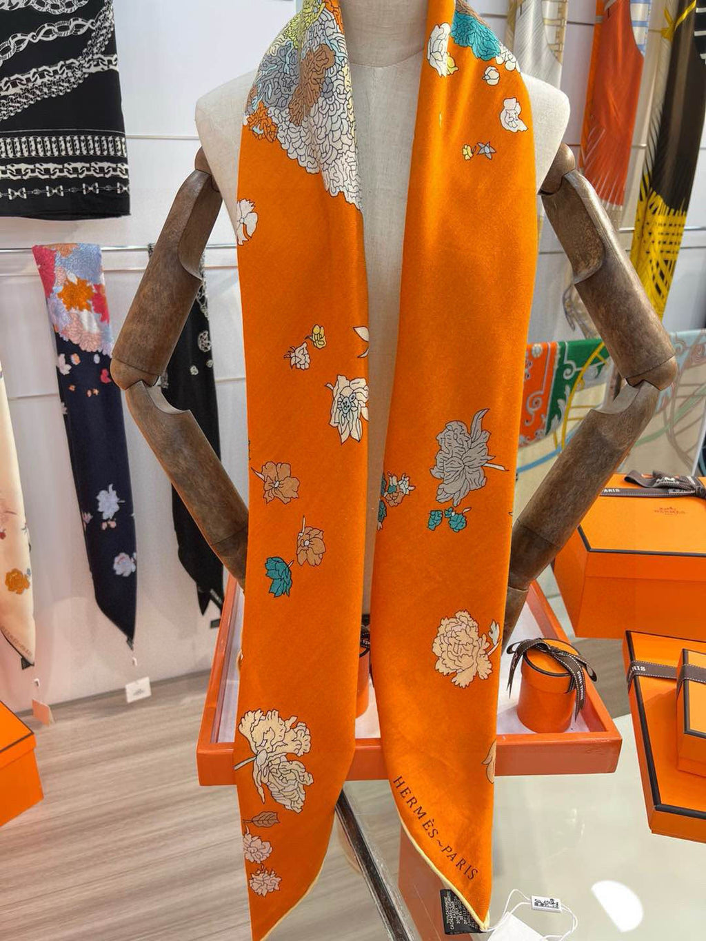 HERMES HERMES 25S SCARF 140 IN SILK 724764