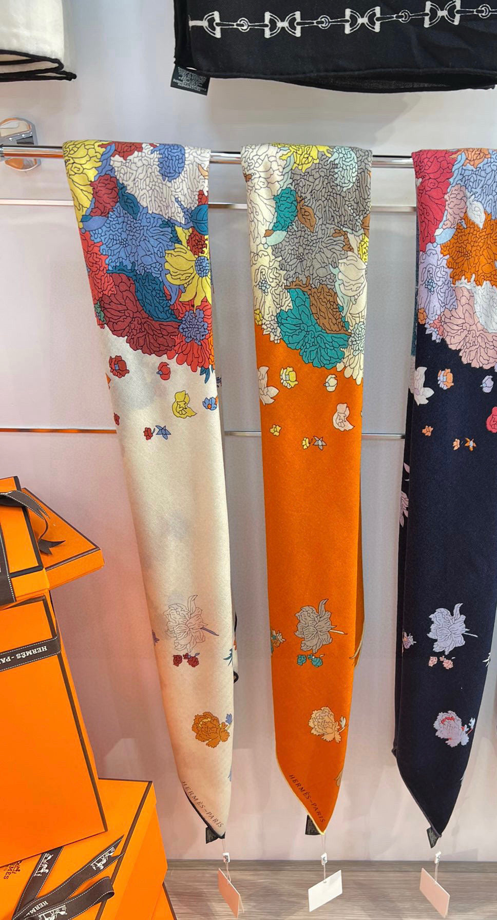 HERMES HERMES 25S SCARF 140 IN SILK 724766