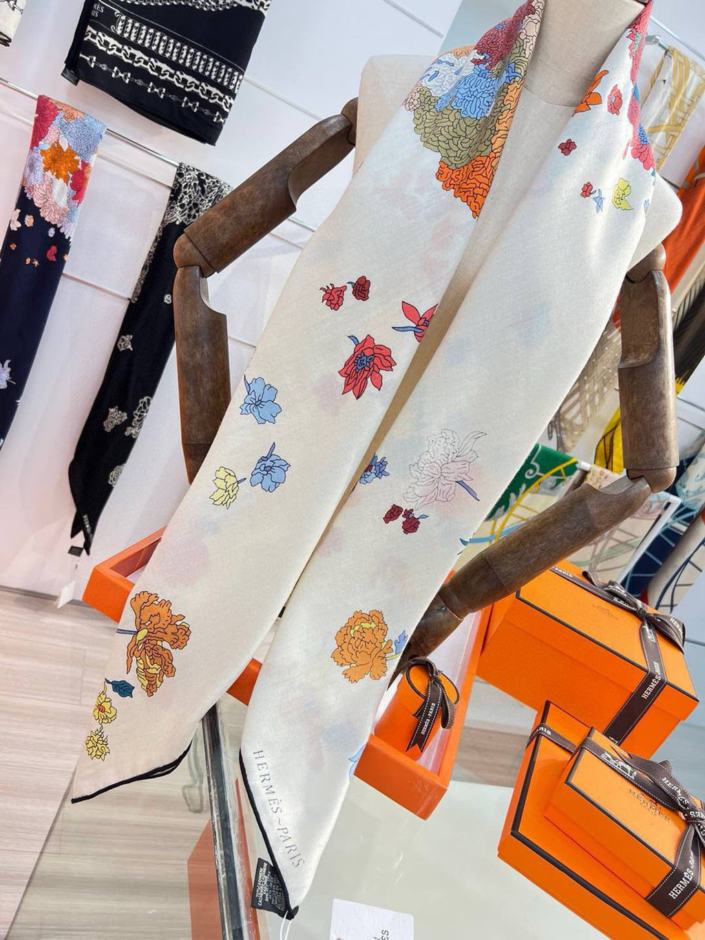HERMES HERMES 25S SCARF 140 IN SILK 724766