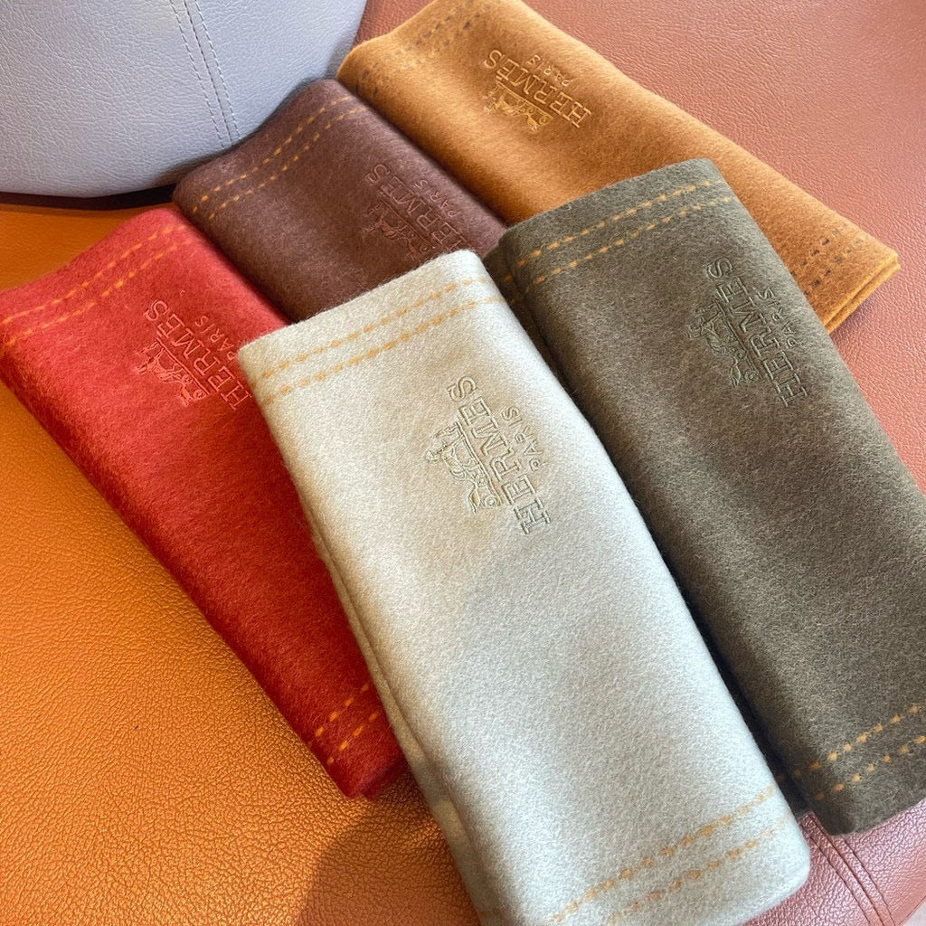HERMES UNIE BRODEE GM MUFFLER IN COPPER BROWN CASERE